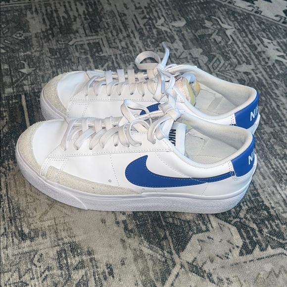 Nike women’s Blazer Low Platform 'White Game Royal' size 8.5 - Picture 2 of 7
